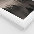 Plakat w ramie 40x50 - Mglista Opowieść Lasu - las, mgła - rama biała