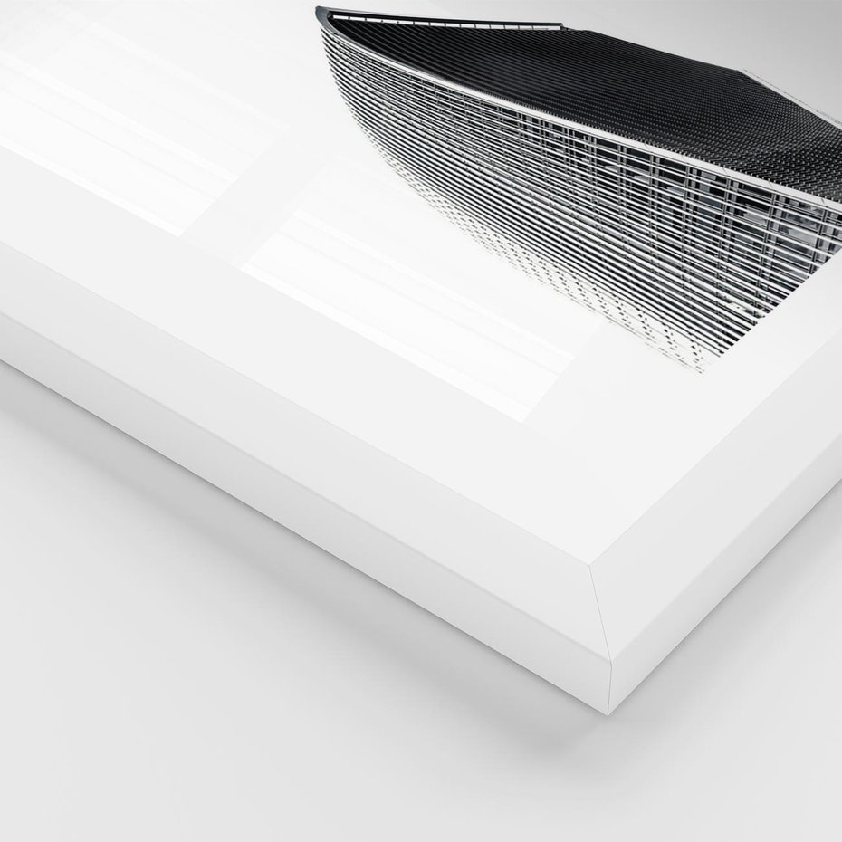 Plakat w ramie 50x70 - Czarno-Biały Wieżowiec - architektura, wieżowiec - rama biała