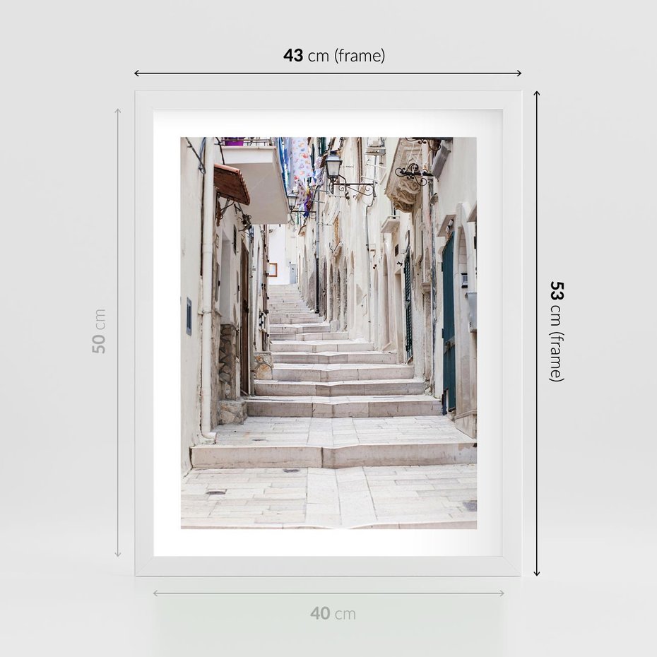Plakat w ramie 40x50 - Urokliwa uliczka w perspektywie - uliczka, perspektywa - rama biała