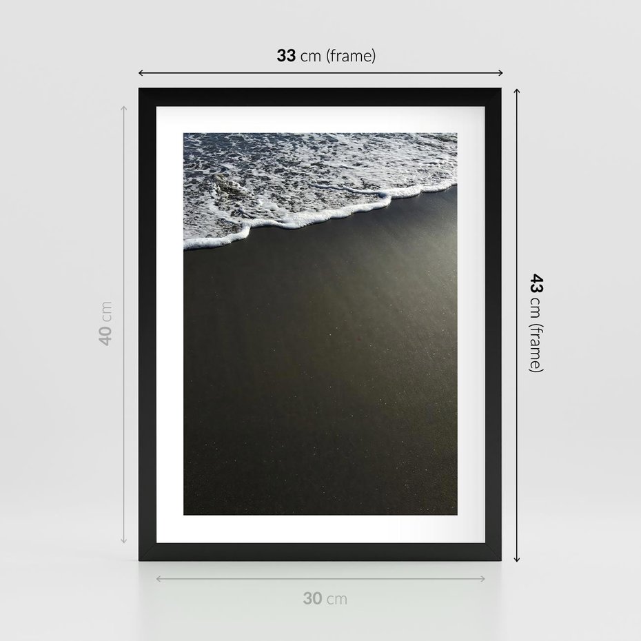 Plakat w ramie 30x40 - Morskie Fale na Plaży - plaża, morskie fale omywają piasek - rama czarna