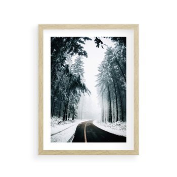 Plakat w ramie 30x40 - Droga przez Zimowy Las - drzewa, śnieg - rama drewno