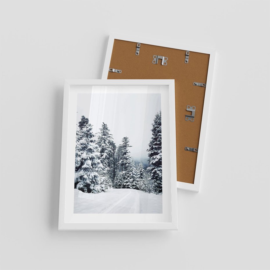 Plakat w ramie 30x40 - Zimowy Las Pod Kołdrą - las, zima - rama biała