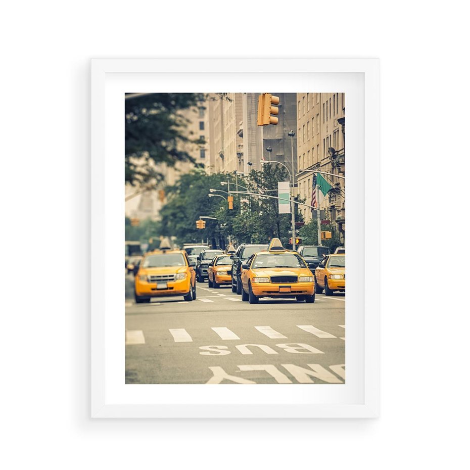 Plakat w ramie 40x50 - Miasto Taksówek - taksówki, miasto - rama biała