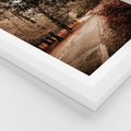 Plakat w ramie 30x40 - Magia Jesieni: Pejzaż Parku w Odcieniach Żółci - jesień, park - rama biała