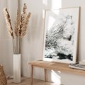 Plakat w ramie 40x50 - Chwila Zimowej Magii - iglasta gałązka, śnieg - rama drewno