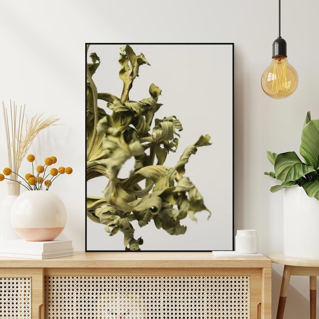 Obraz w ramie 70x100 - Odejście pory deszczowej - suche, trawy - rama czarna