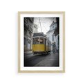 Plakat w ramie 30x40 - Urok tramwajów Lizbony - tramwaj, Lizbona - rama drewno