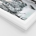 Plakat w ramie 50x70 - Drzewa pod Śniegiem - zima las, drzewa pod śniegiem - rama biała
