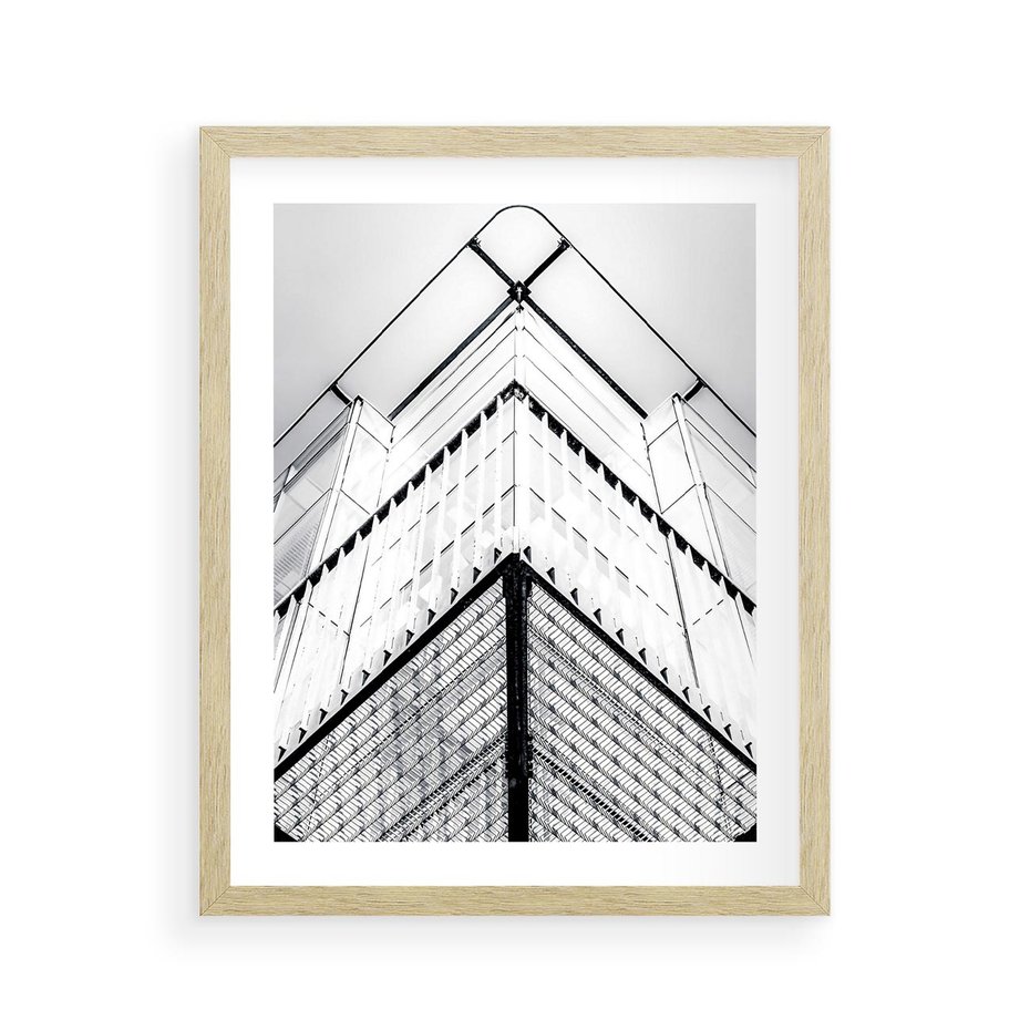 Plakat w ramie 40x50 - Elegancja Współczesnej Architektury: Wieżowiec w Monochromii - nowoczesna architektura, czarno biała fotografia - rama drewno