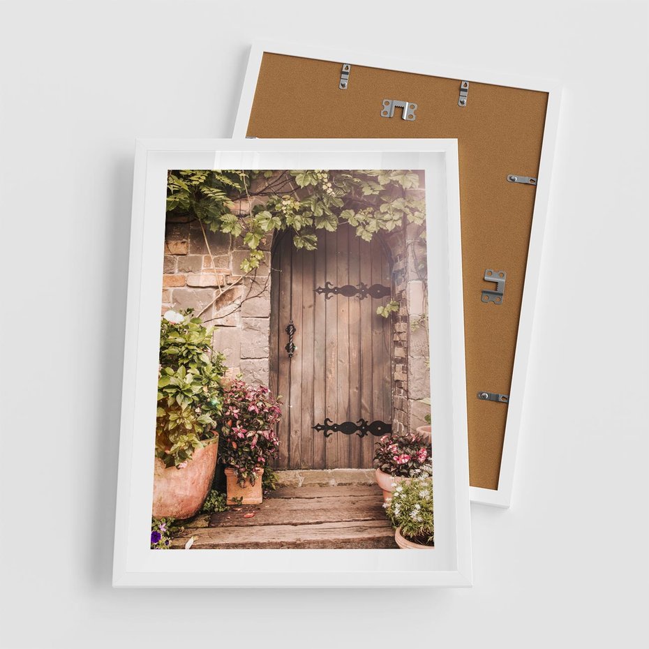 Plakat w ramie 50x70 - Stare drzwi pełne historii - drzwi, stare - rama biała