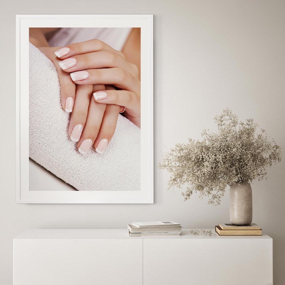 Plakat w ramie 50x70 - Piękno manicure - manicure, paznokcie - rama biała