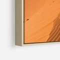 Obraz w ramie 80x120 - Piasek pustyni wędruje - pustynia, piasek - rama drewno