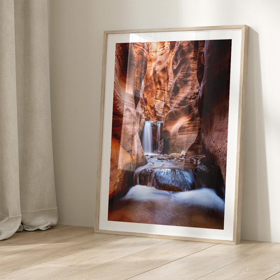 Plakat w ramie 30x40 - Tajemniczy świat jaskini i wodospadu - jaskinia, wodospad - rama drewno