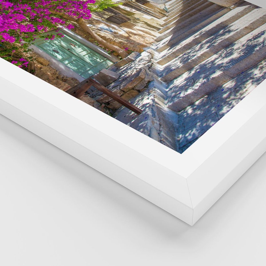 Plakat w ramie 40x50 - Urok Zaklętej Przestrzeni - uliczka, perspektywa - rama biała