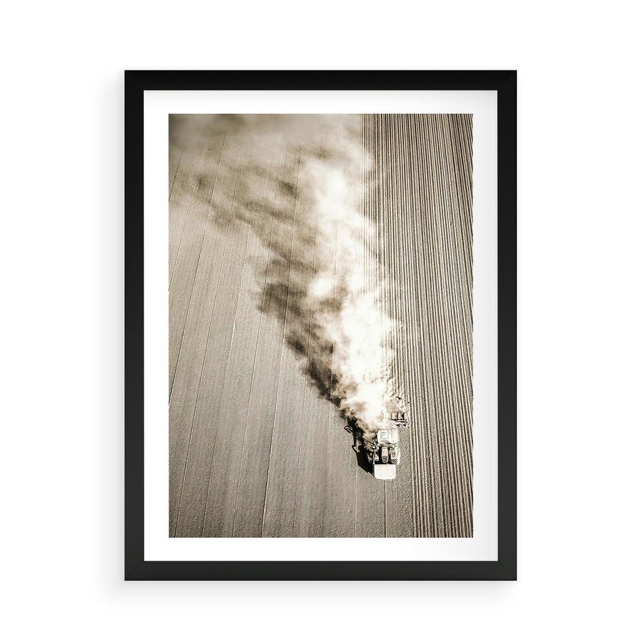 Plakat w ramie 50x70 - Żniwa na Wsi - pole, traktor na polu - rama czarna