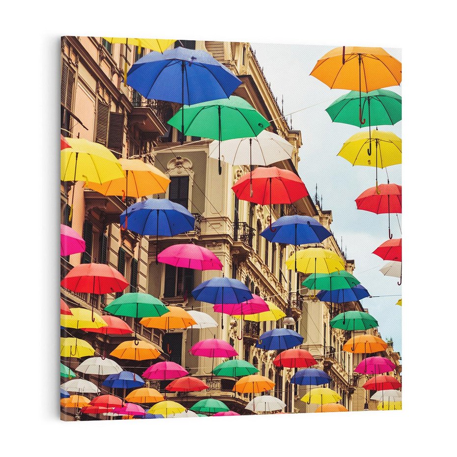 Obraz na płótnie 70x70 - Barwna symfonia wyobraźni - fotografia, kolorowe parasolki podwieszone nad ulicą