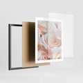 Plakat w ramie 40x50 - Aromatyczna Piękność - płatki herbacianej róży, kwiaty - rama czarna
