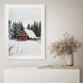 Plakat w ramie 40x50 - Ujęcie zimy w Górach - domek w górach w zimie, śnieg - rama biała