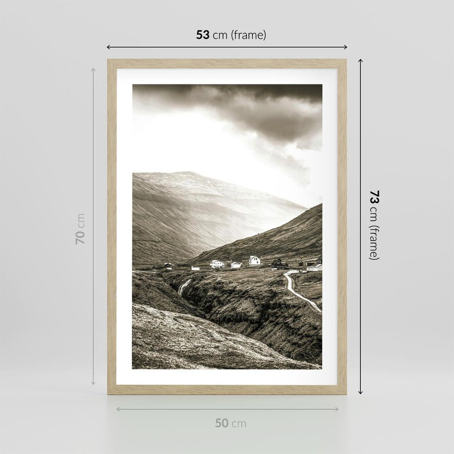 Plakat w ramie 50x70 - Domki w Górach - czarno biała fotografia, górski pejzaż - rama drewno