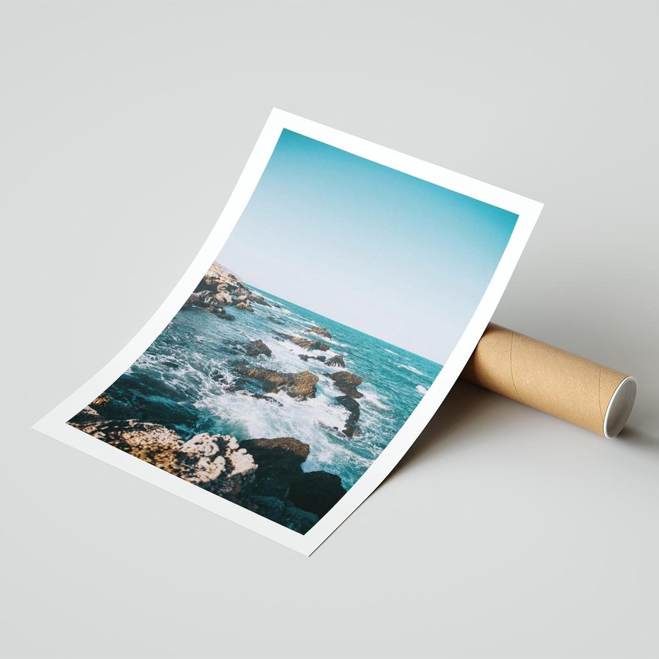 Plakat bez ramy 21x30 - Dramatyczna Sceneria: Fale i Skały nad Morzem - morze, fale