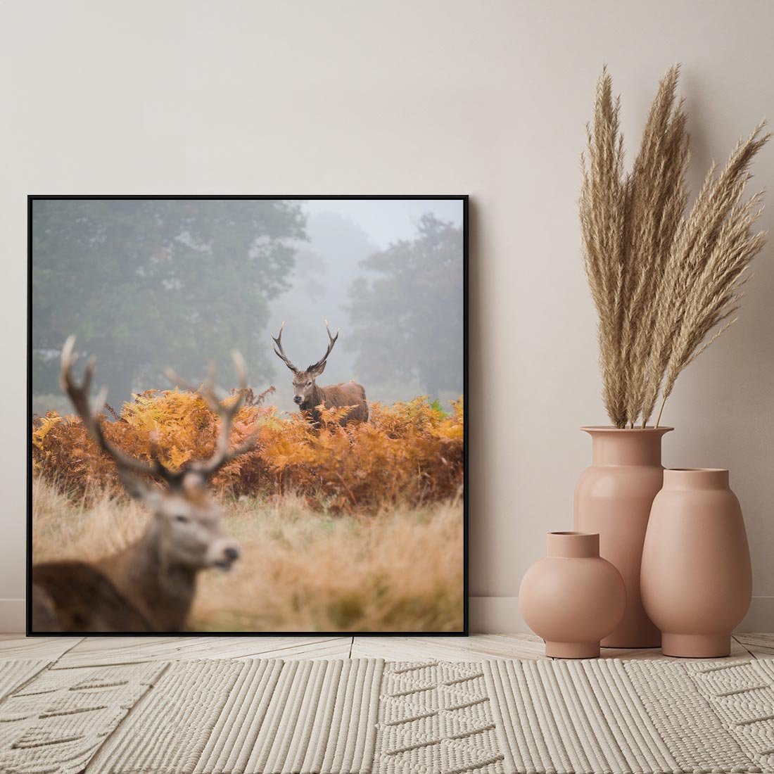 Obraz w ramie 50x50 - Malownicza Harmonia - jelenie, jesień - rama czarna