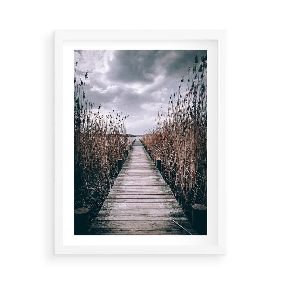 Plakat w ramie 50x70 - Mglisty krajobraz - pomost, morze - rama biała