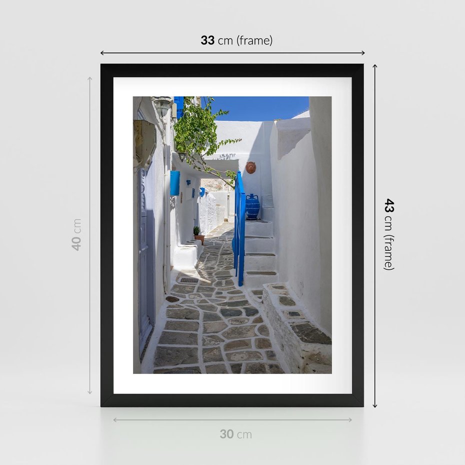 Plakat w ramie 30x40 - Uroki Santorini: Perspektywiczna Uliczka - uliczka, perspektywa - rama czarna