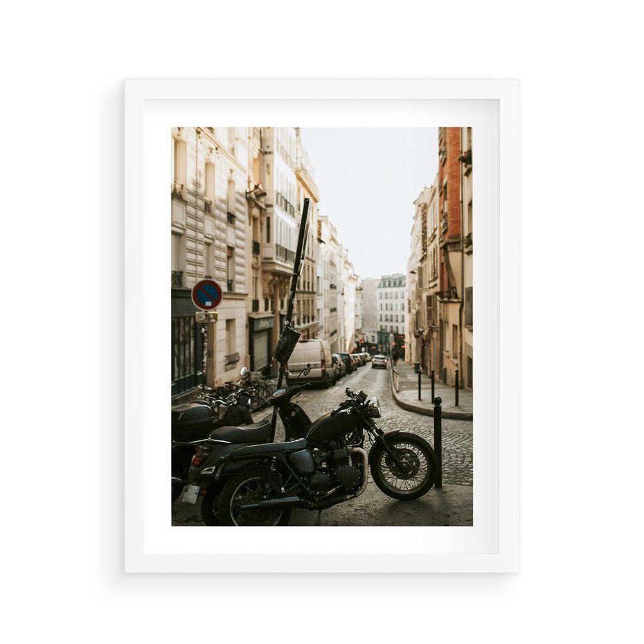 Plakat w ramie 40x50 - Ducha Przygody - motor, uliczka - rama biała