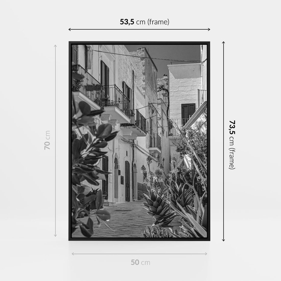 Obraz w ramie 50x70 - Nadmorska Uliczka - czarno białe zdjecie, uliczka w nadmorskim mieście - rama czarna
