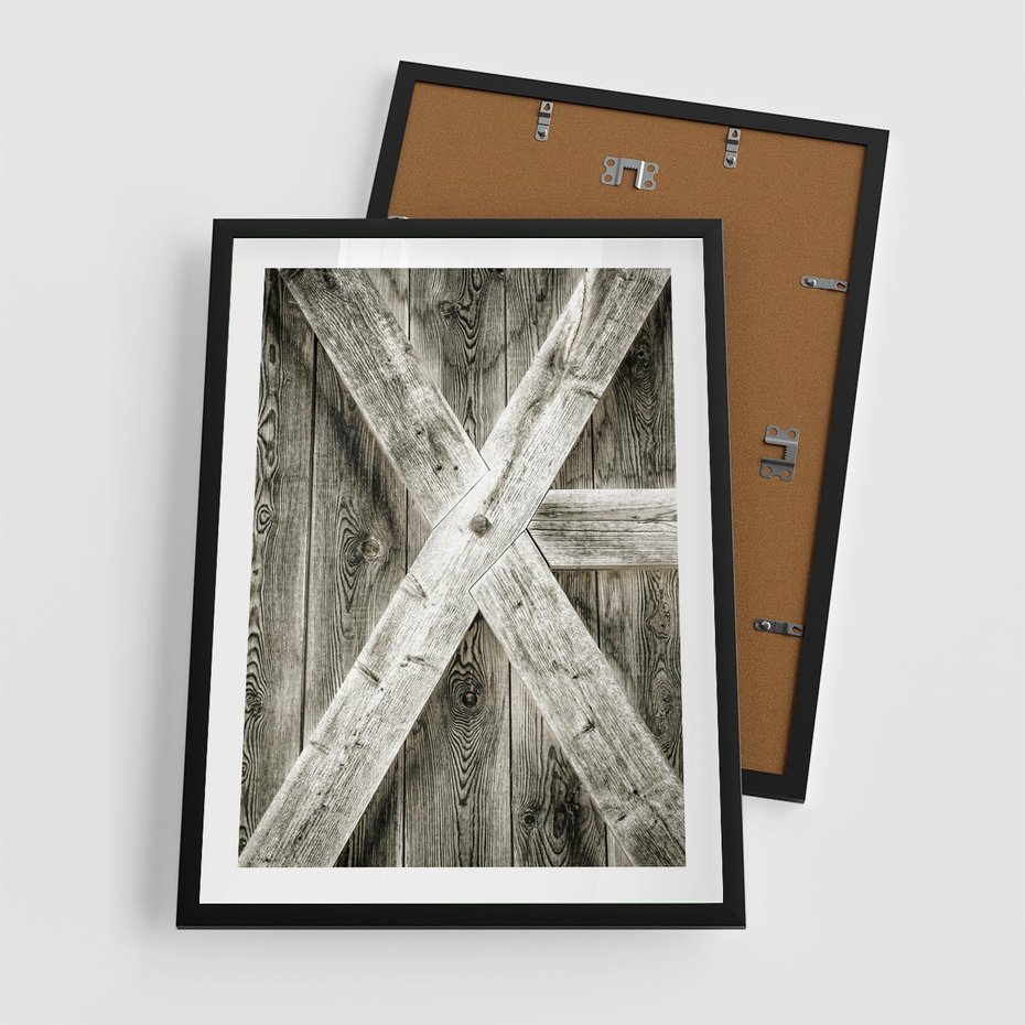Plakat w ramie 50x70 - Drewniane Drzwi do Stodoły - stare drzwi do stodoły, drewniane - rama czarna