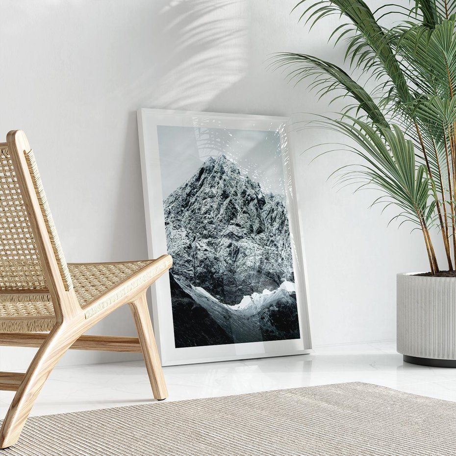 Plakat w ramie 40x50 - Surowość Gór - śnieg, zima w górach - rama biała