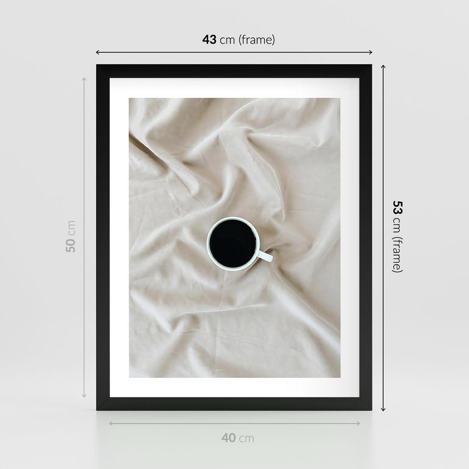 Plakat w ramie 40x50 - Poranek z Kawą - kawa filiżanka w białej pościeli - rama czarna