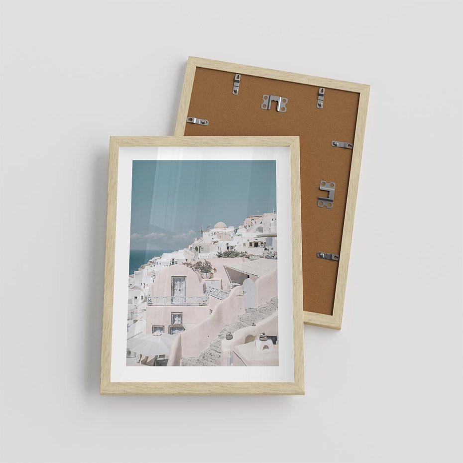 Plakat w ramie 30x40 - Śródziemnomorski Urok - zdjęcie Santorini, białe budynki - rama drewno