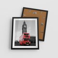 Plakat w ramie 40x50 - Autobusy w tętniącym życiem Londynie - Londyn, autobus - rama czarna
