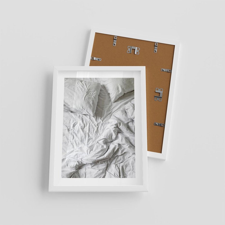 Plakat w ramie 30x40 - Biała Pościel na Łóżku - biała pościel, łóżko - rama biała