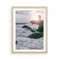 Plakat w ramie 50x70 - Latarnia, Zachód Słońca i Fale - latarnia na klifie, zachód słońca - rama drewno