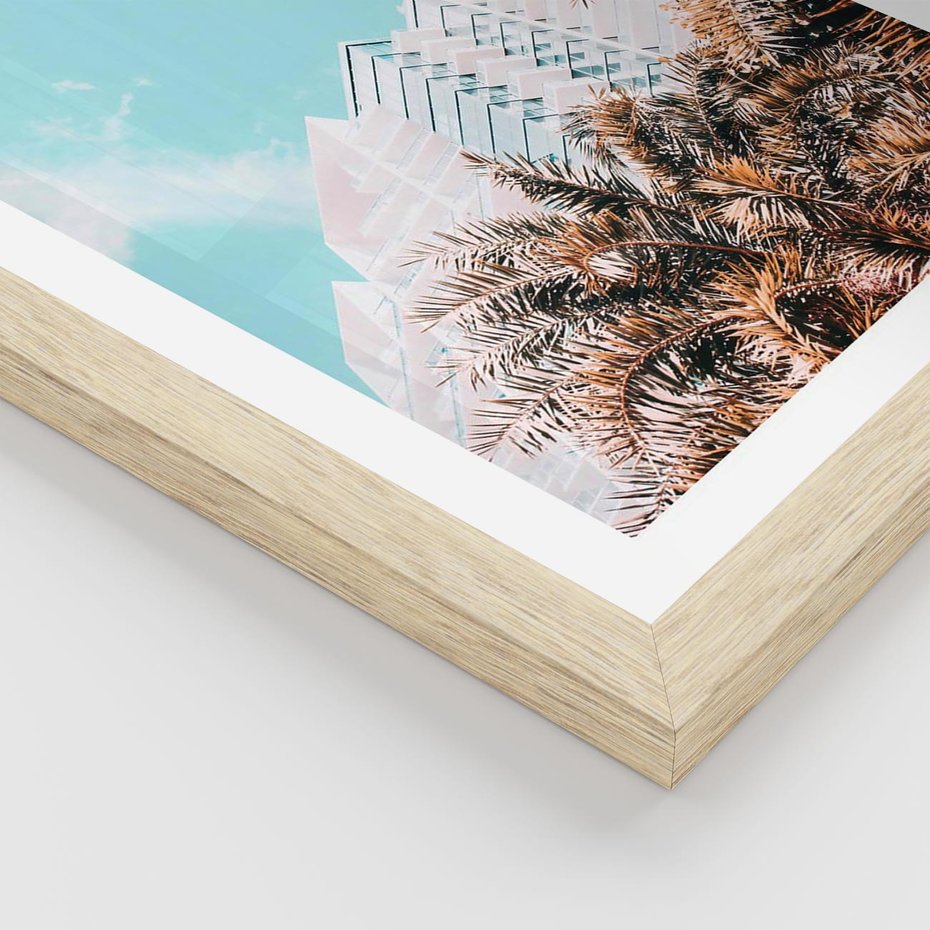 Plakat w ramie 30x40 - Wakacyjny Raj - palmy, wysokie budynki - rama drewno