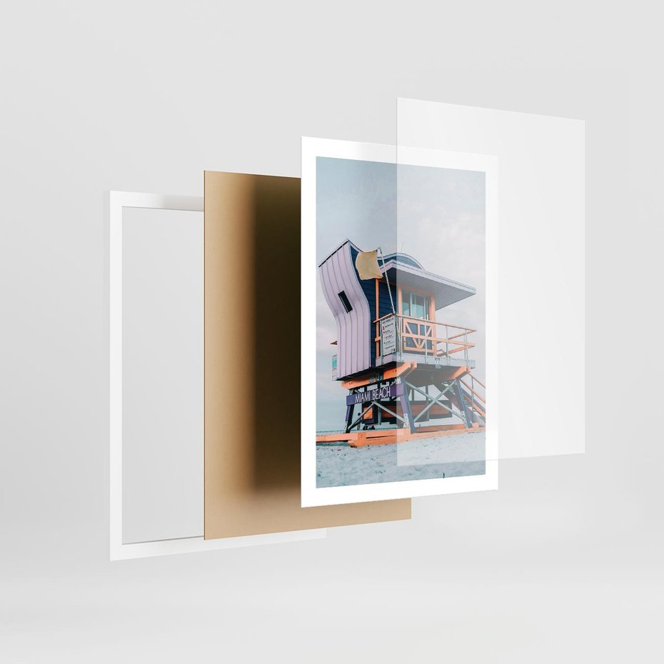 Plakat w ramie 50x70 - Plażowa Kolorystyka: Budka Ratownika w Pastelach - pastelowa budka ratownika, plaża Miami - rama biała