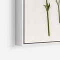 Obraz w ramie 70x100 - Białe kwiatowe uniesienia - białe, kwiaty - rama biała