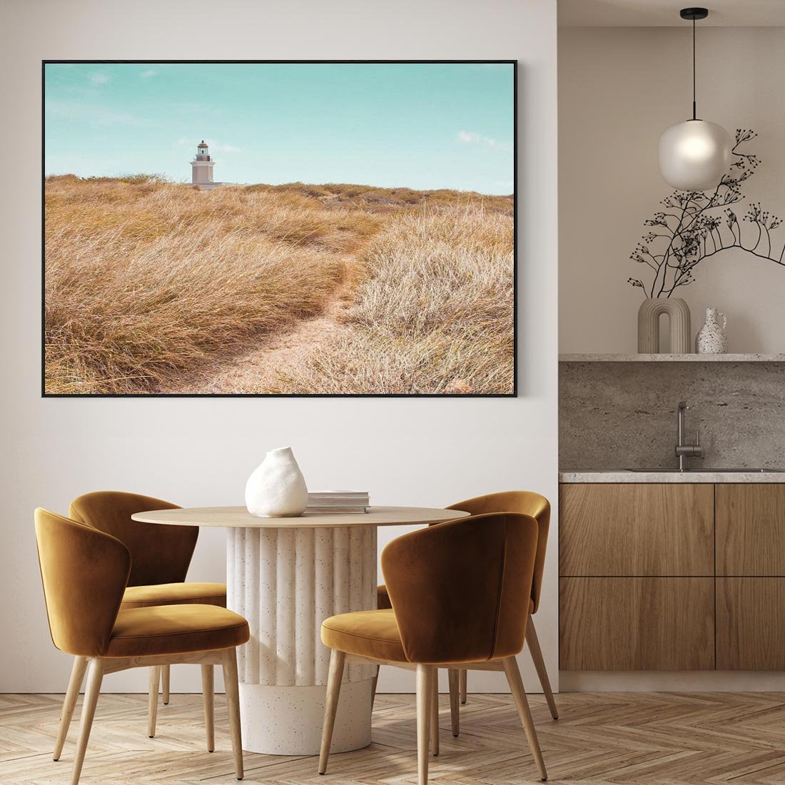 Obraz w ramie 100x70 - Tajemnicza Ścieżka - latarnia morska w oddali, suche trawy - rama czarna