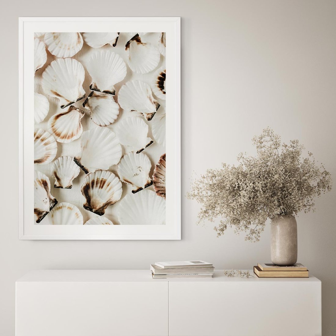 Plakat w ramie 50x70 - Białe Muszle - białe muszle, ujęcie z góry - rama biała