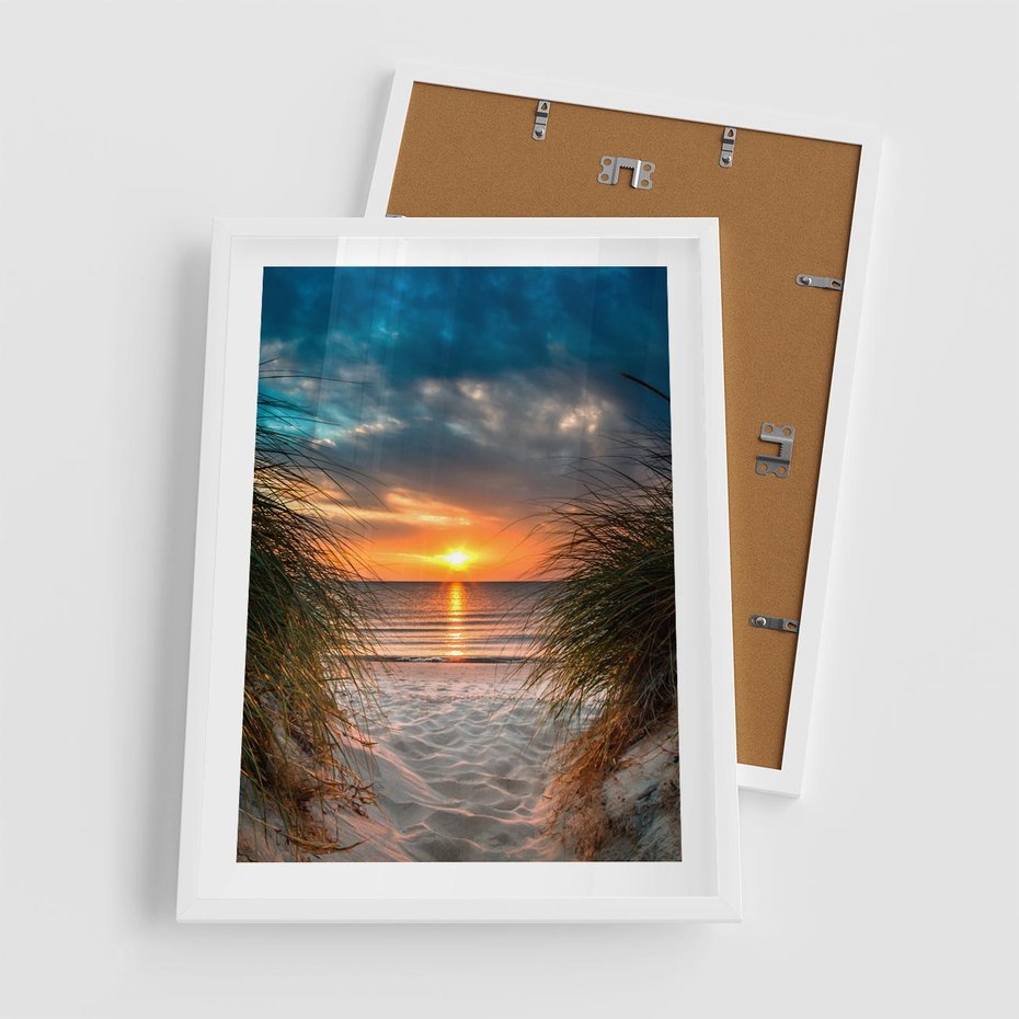 Plakat w ramie 50x70 - Magia zachodu słońca na plaży - zachód, słońca - rama biała
