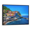 Obraz w ramie 70x50 - Barwne Wybrzeże - nadmorskie miasto na klifie, kolorowe tęczowe budynki - rama czarna