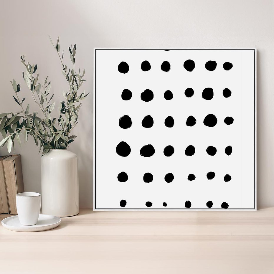 Obraz w ramie 50x50 - Refleksje Światła - minimalistyczna kompozycja, czarne kropkina białym tle - rama biała