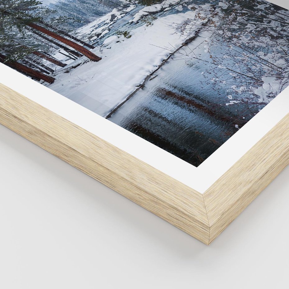 Plakat w ramie 30x40 - Śnieżne cuda - zima, las - rama drewno