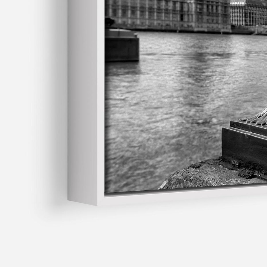 Obraz w ramie 80x80 - Pejzaż kruchości i siły - Londyn, Tamiza - rama biała