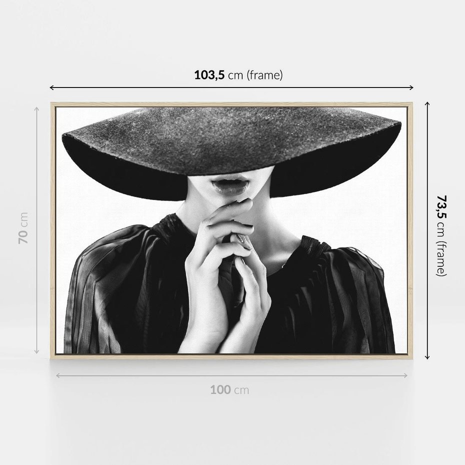 Obraz w ramie 100x70 - Czarna Elegancja - fotografia czarno biała, zbliżenie portret kobiety w czerni - rama drewno