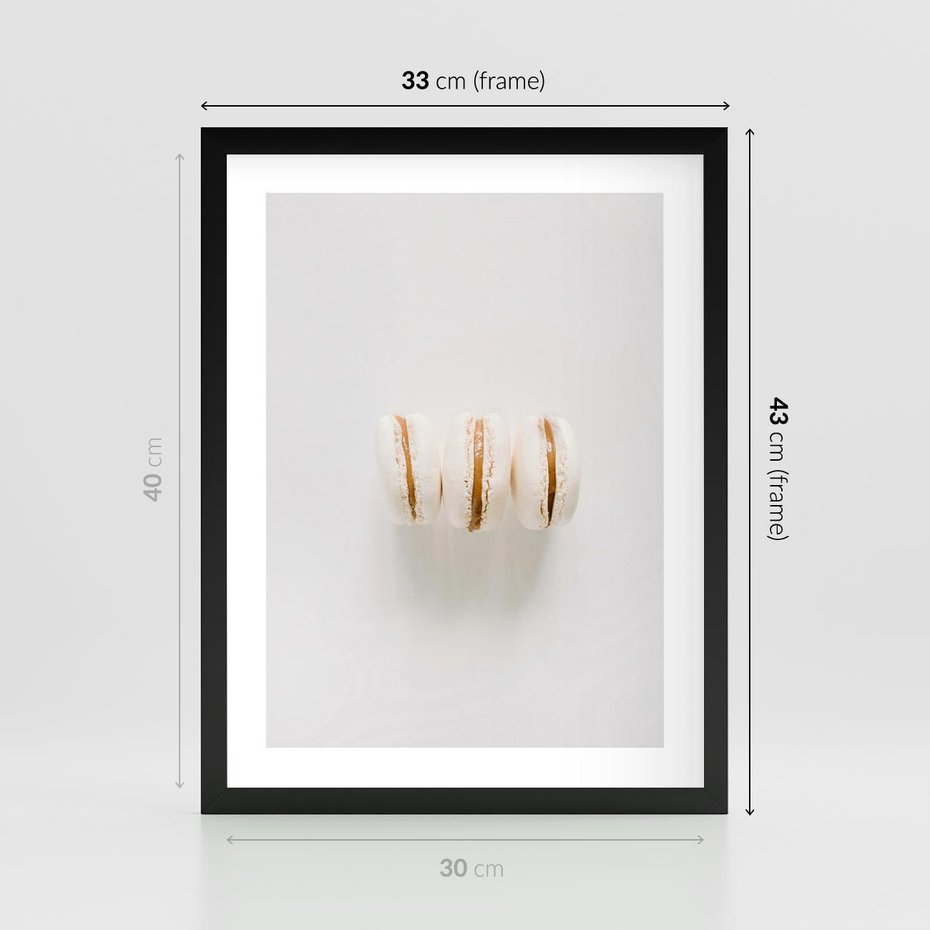 Plakat w ramie 30x40 - Delikatność w Bieli - białe ciateczka. makaroniki, minimalistyczne zdjęcie - rama czarna
