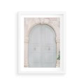 Plakat w ramie 30x40 - Błękitne Drzwi Kamienicy: Urok Historii - stare piękne drzwi do kamienicy, błękitne drzwi - rama biała