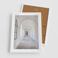 Plakat w ramie 50x70 - Architektoniczne Przejście - architektura, korytarz - rama biała